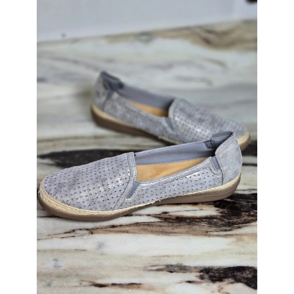 Clarks Collection Metallic Silver Grey Perforated Slip On Loafers NWB 9.5 M‎
